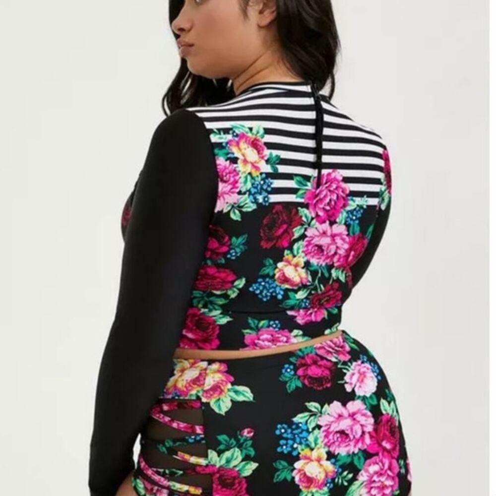 TOP‎ ONLY Torrid 2 (2X 18/20) Floral Cropped Rash Guard Swim Top Long Sleeve New - Picture 4 of 4